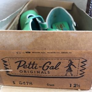 NWT True Vintage Wasabi green patent leather shoes